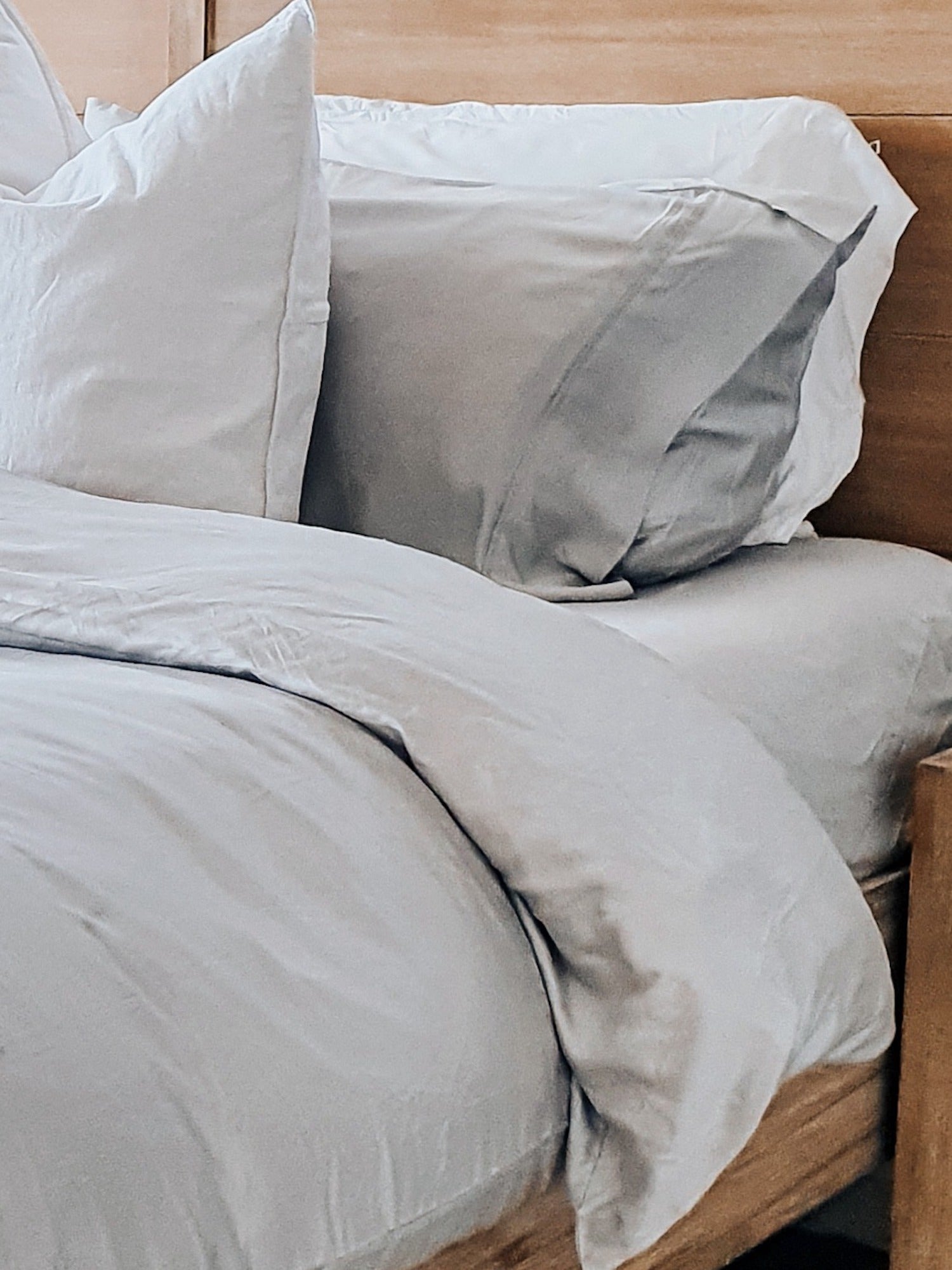 king bed bamboo fitted sheet in pale grey 'antarctica', bamboo bedding