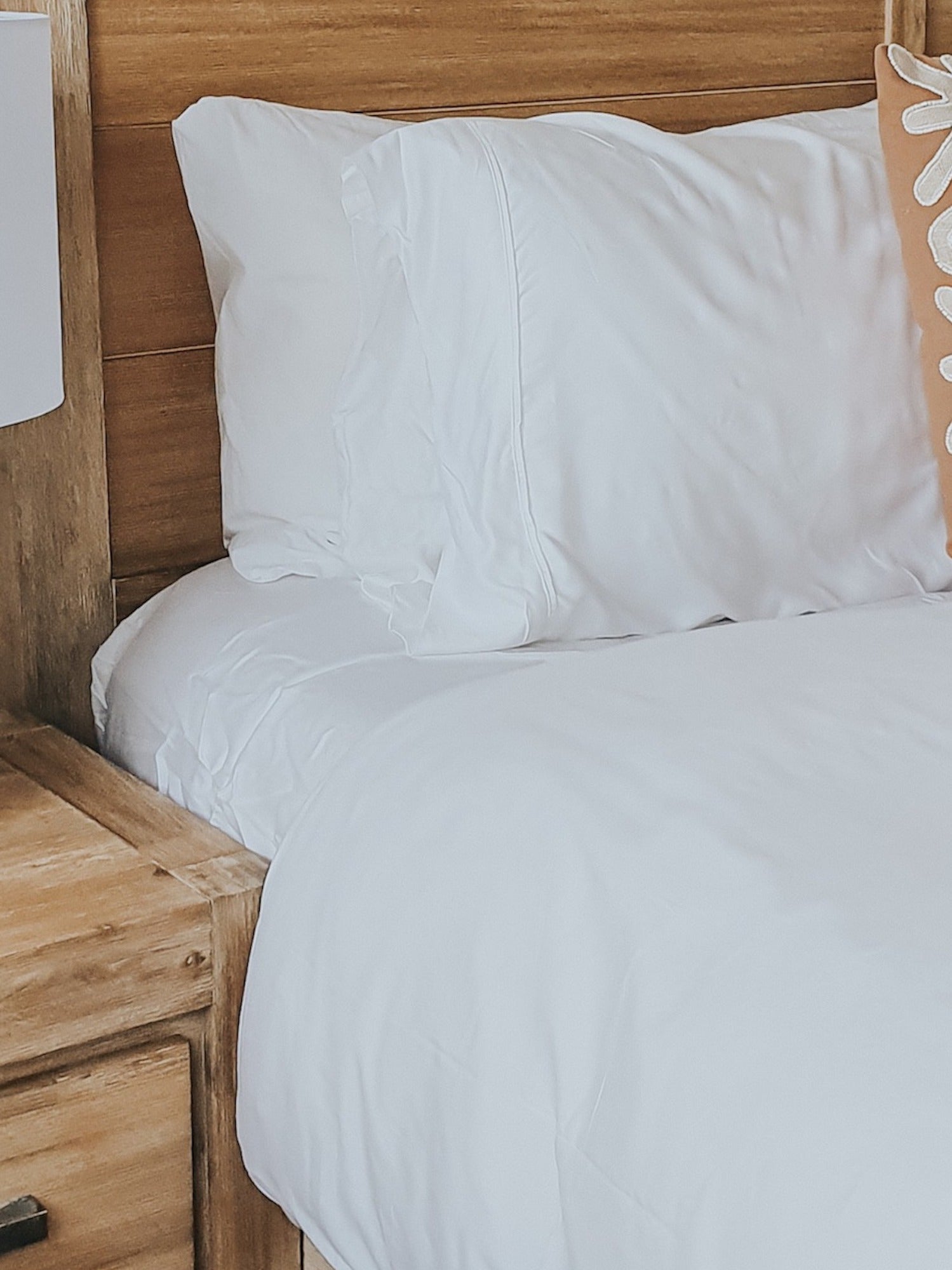 Bamboo white fitted sheet and pillowslips