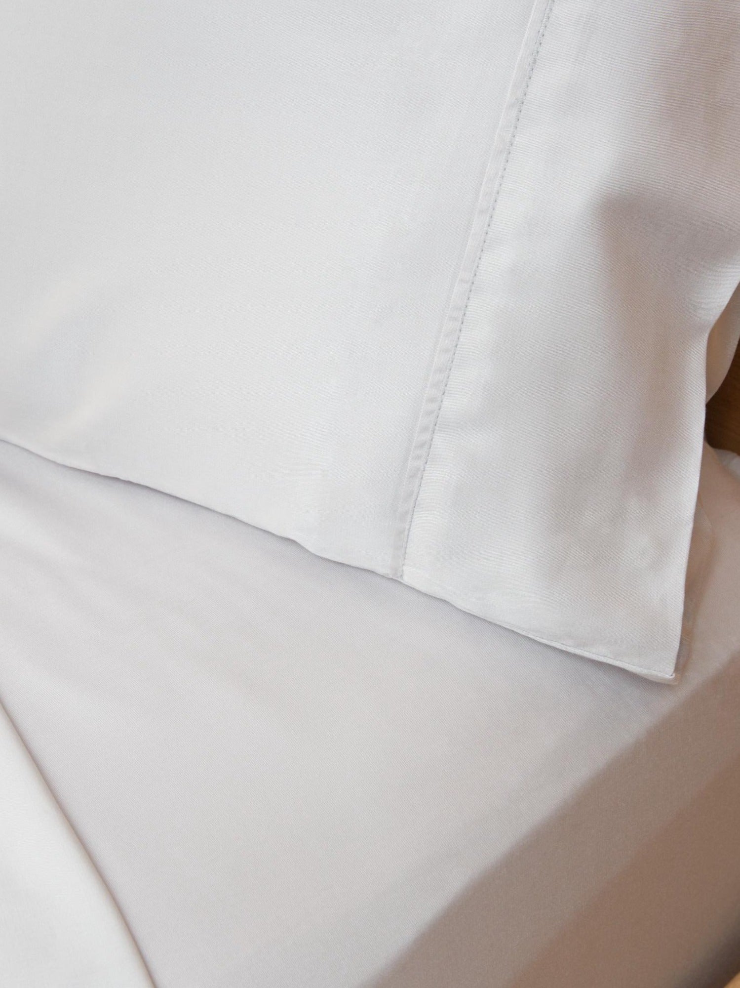 Bamboo white fitted sheet and pillowslips