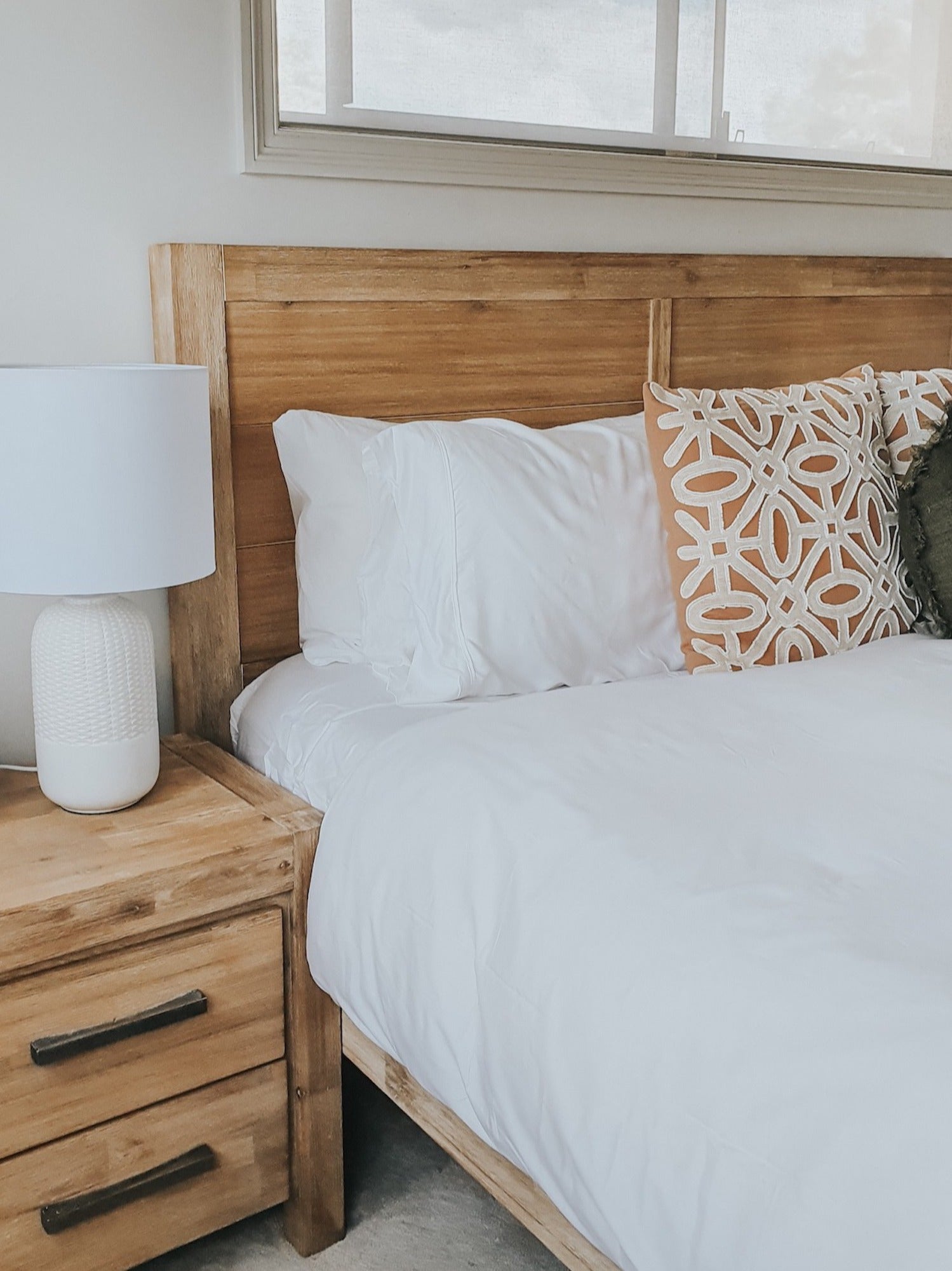 Bamboo white fitted sheet and pillowslips