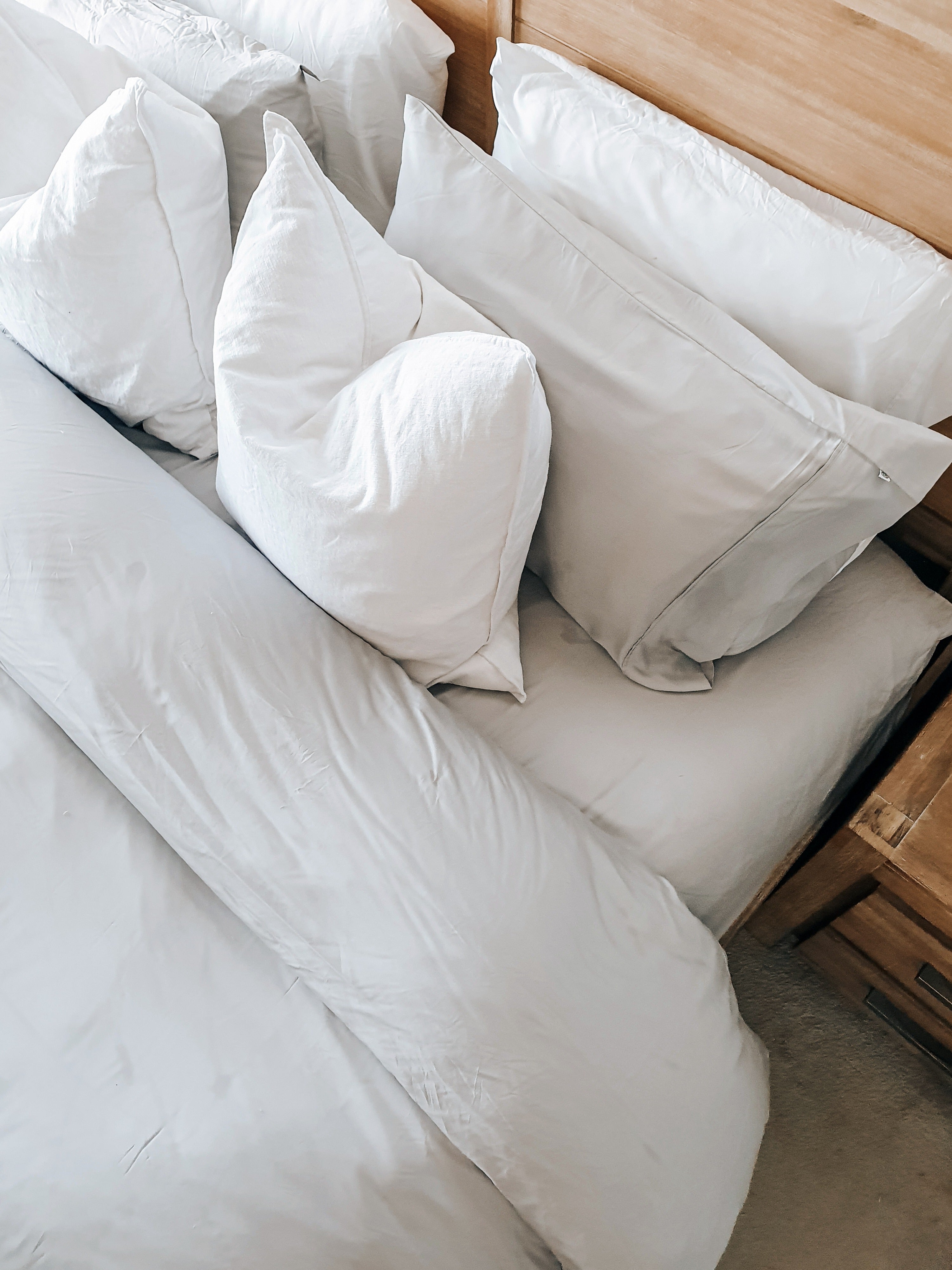 queen bed bamboo sheet set with fitted sheet, flat sheet and 2 pillow slips in 'antarctica' light grey, bamboo bedding