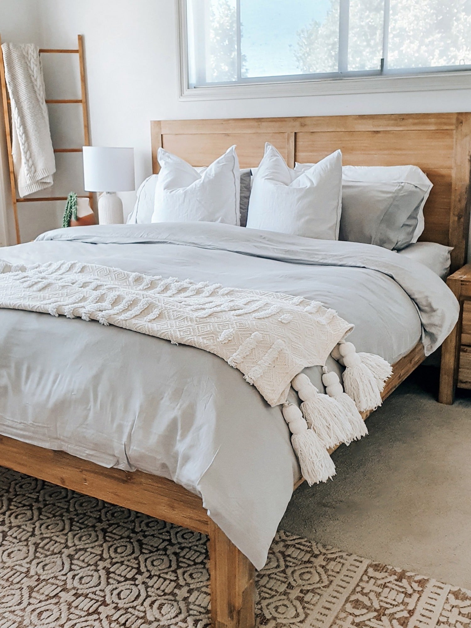 queen bed bamboo sheet set with fitted sheet, flat sheet and 2 pillow slips in 'antarctica' light grey, bamboo bedding