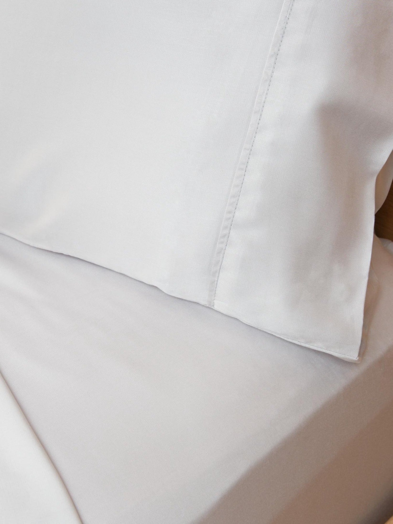 king bed bamboo sheet set with fitted sheet, flat sheet and 2 pillow slips in white, bamboo bedding